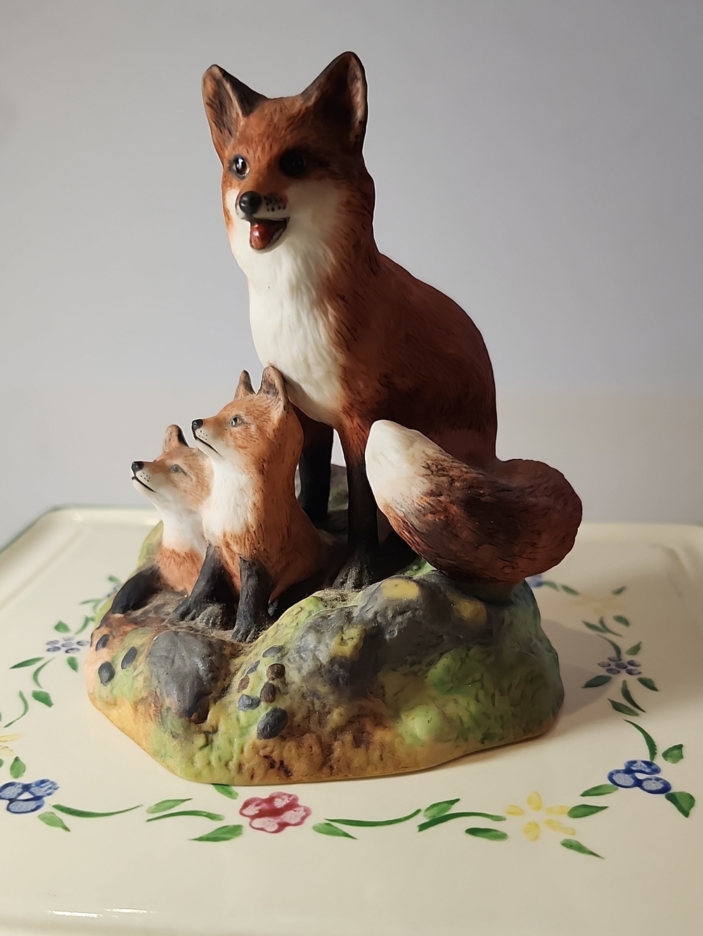 Furst Adventure Hand-Painted Fox Family Figurine - Brown and White Home Art